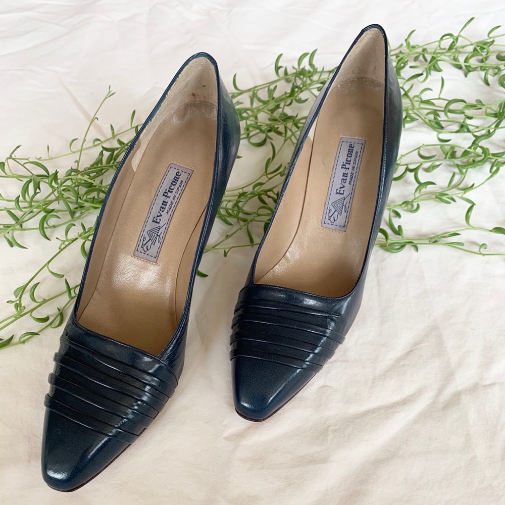 Vintage 60s 70s 1970s Evan Picone Navy Blue Heels